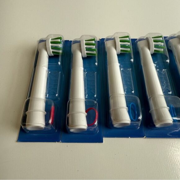 Oral-B CrossAction Replacement Brush Heads - 8 Count - Round Bristles - Picture 3 of 4